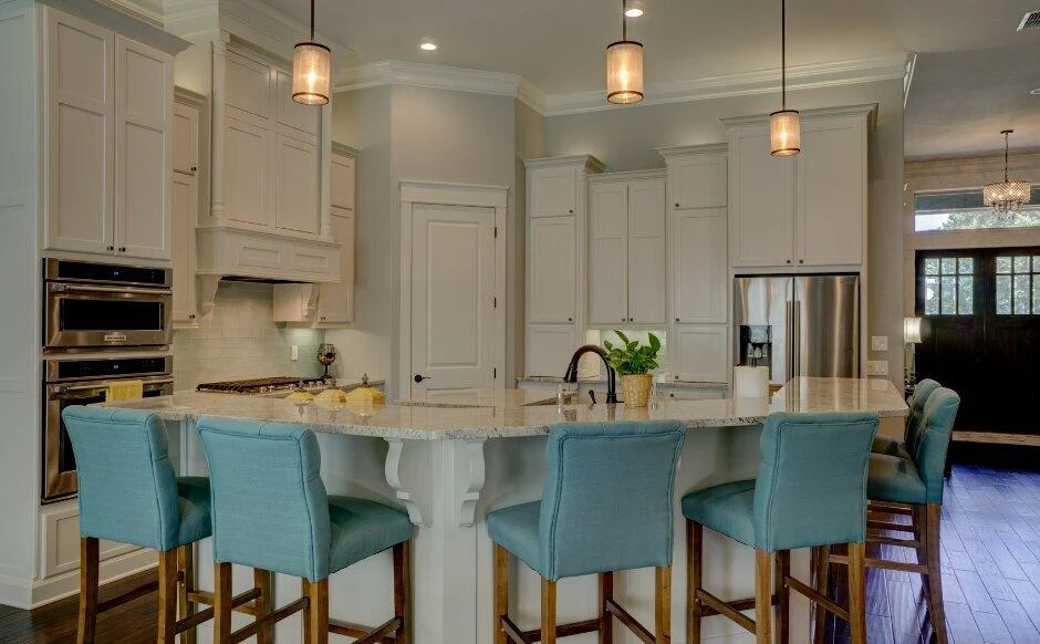Custom kitchen bar and cabinetry pendant lighting wired by a licensed electrician in Richmond TX